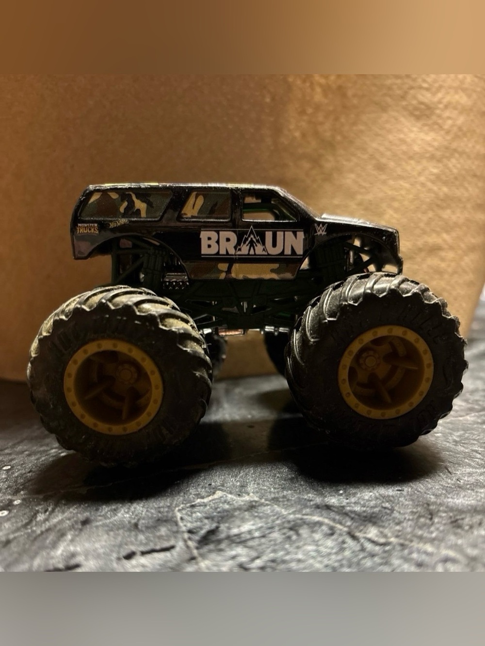2018 HOT WHEELS MONSTER JAM TRUCKS WWE WRESTLING BRAUN STROWMAN